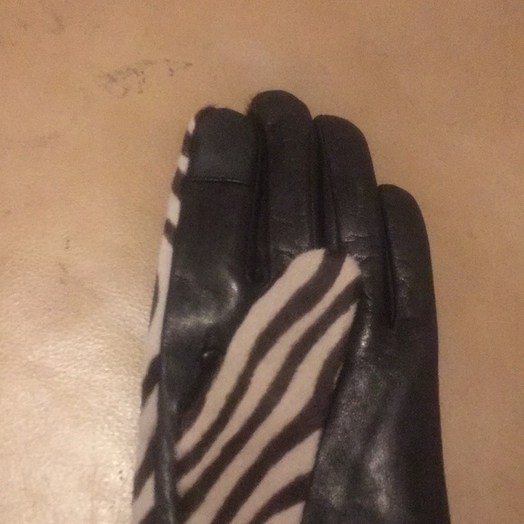 Brand New Michael Kors gloves - Picture 2 of 7